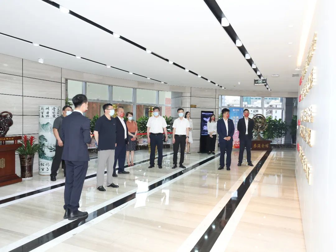 青島市政協副主席、嶗山區委書記張元升一行蒞臨中裝建設調研考察